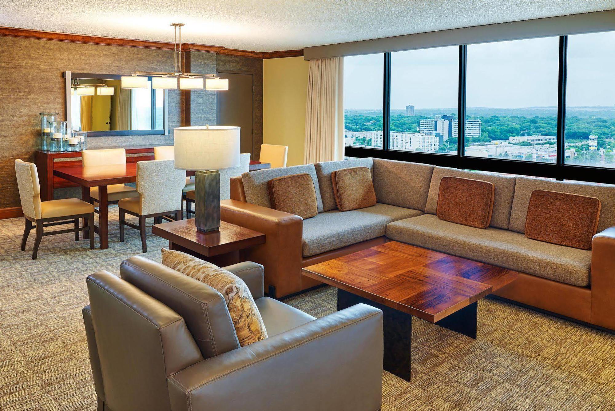By Marriott Airport/alamo Heights Hotel 3*